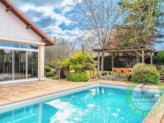 Maison à vendre 815 000 € 8 pièces 5 chambres 178 m² 1 061 m² de terrain La Tour-de-Salvagny 69890