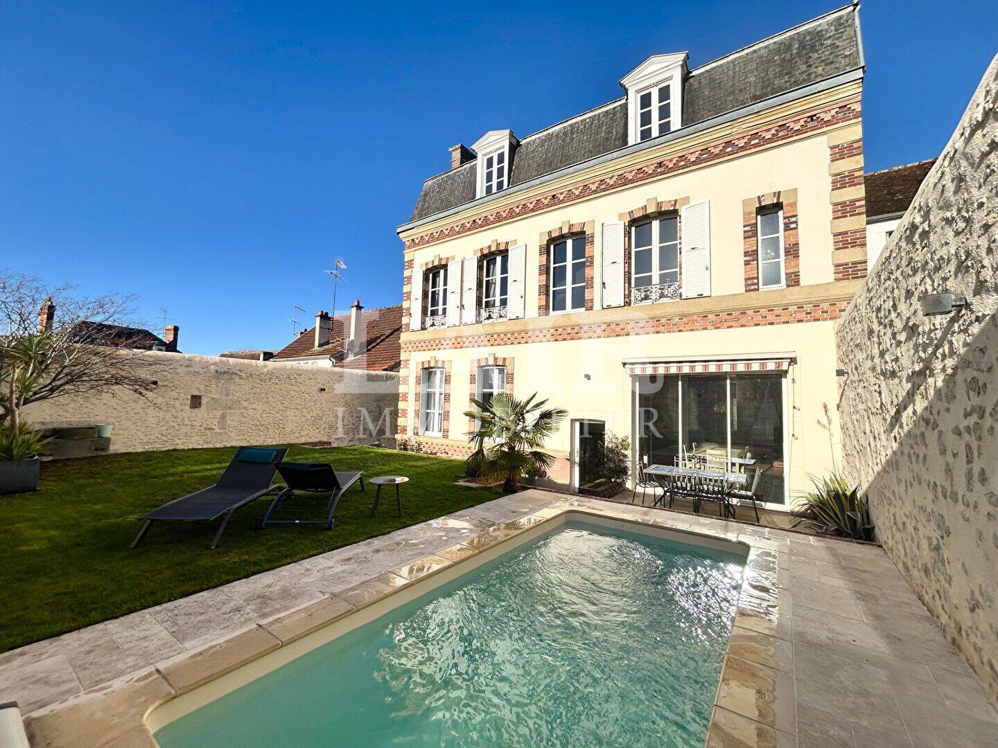 Maison 9 pièces 252 m² · à Argentan · 252 m² · 419 900 €