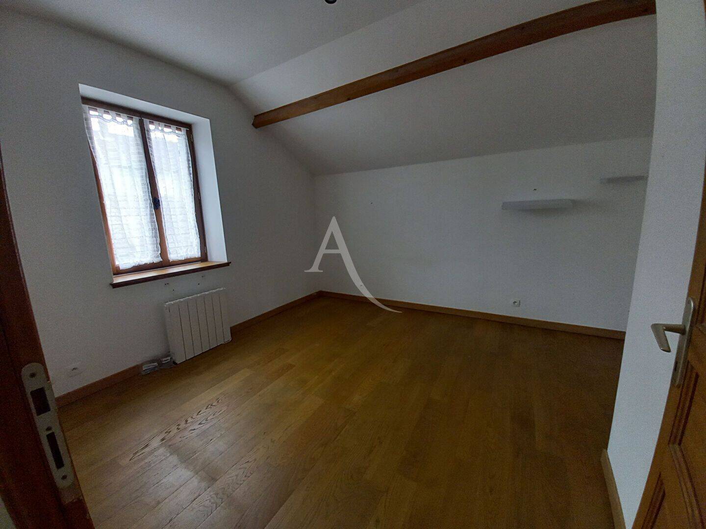 Appartement 4 pièces 87 m² · à Villers-en-Arthies · 86,9 m² · 1 000 €
