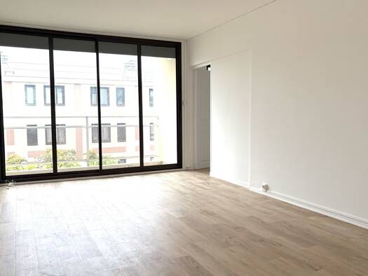Appartement à vendre 220 000 € 3 pièces 2 chambres 55 m² Étage 3/4 Rungis Ville Rungis 94150
