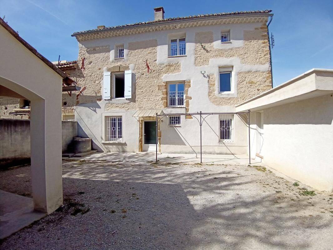 Maison 6 pièces 132 m² · à Violès · 132 m² · 250 000 €