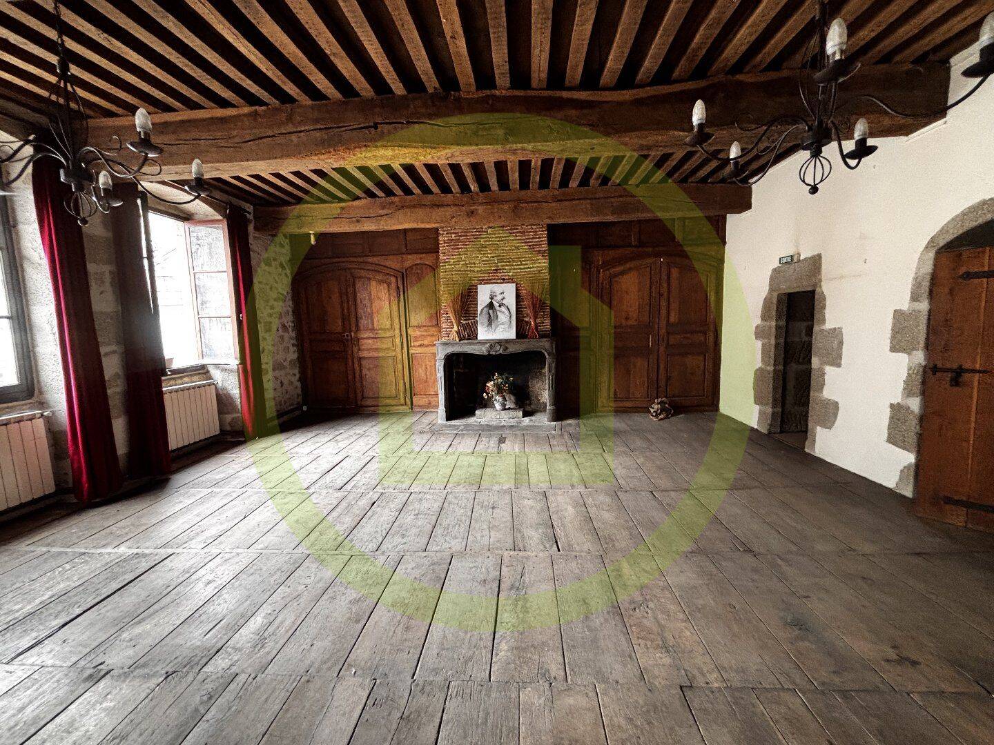 Maison 6 pièces 190 m² · à Aubusson · 190 m² · 65 000 €