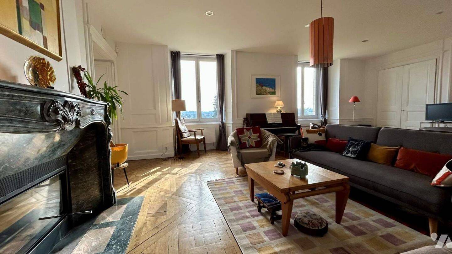 Appartement 5 pièces 150 m² · à Chateau Gontier · 150 m² · 1 165 €