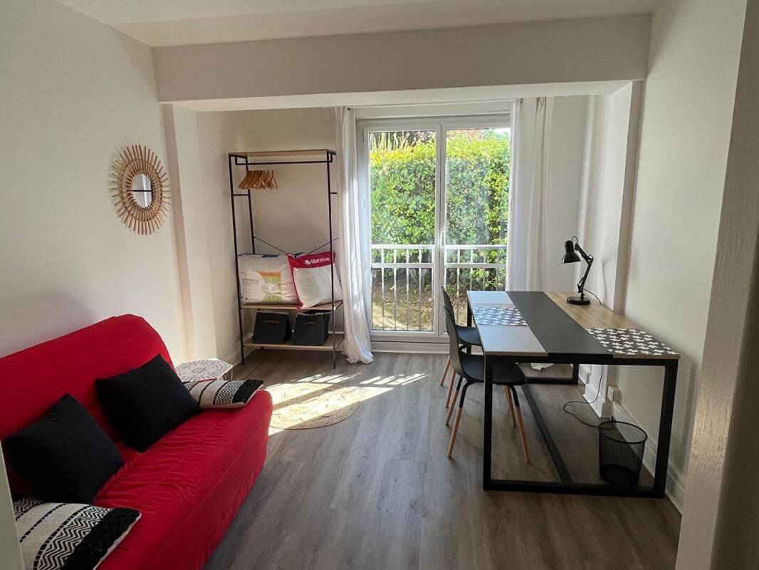 Appartement 1 pièce 15 m² · à Versailles · 14,7 m² · 615 €