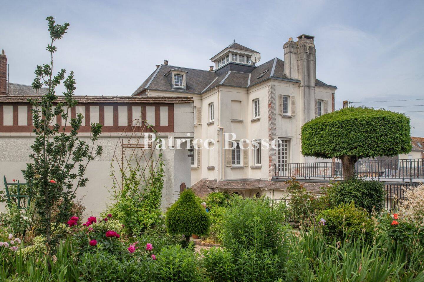Maison 10 pièces 320 m² · à Eu · 320 m² · 851 000 €