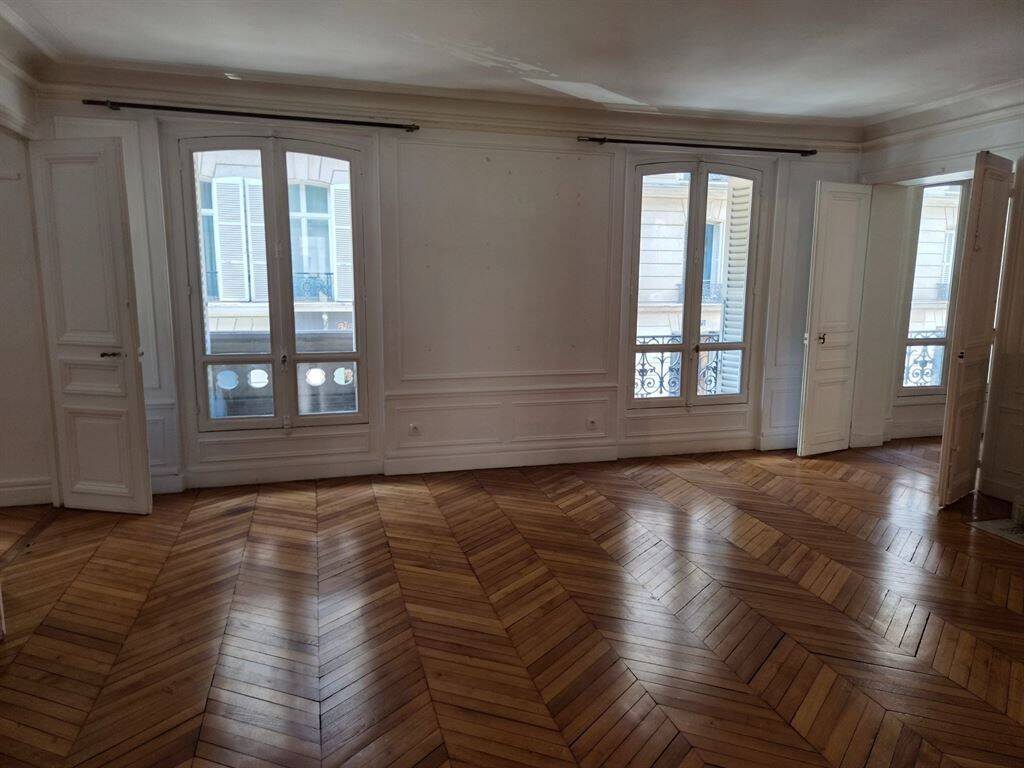 Appartement 5 pièces 143 m² · à Paris 6ème Arrondissement · 143 m² · 4 550 €
