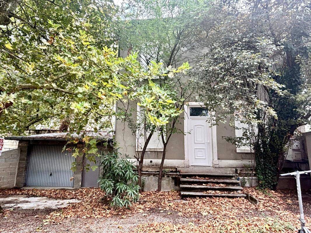 Maison À Louer — 1