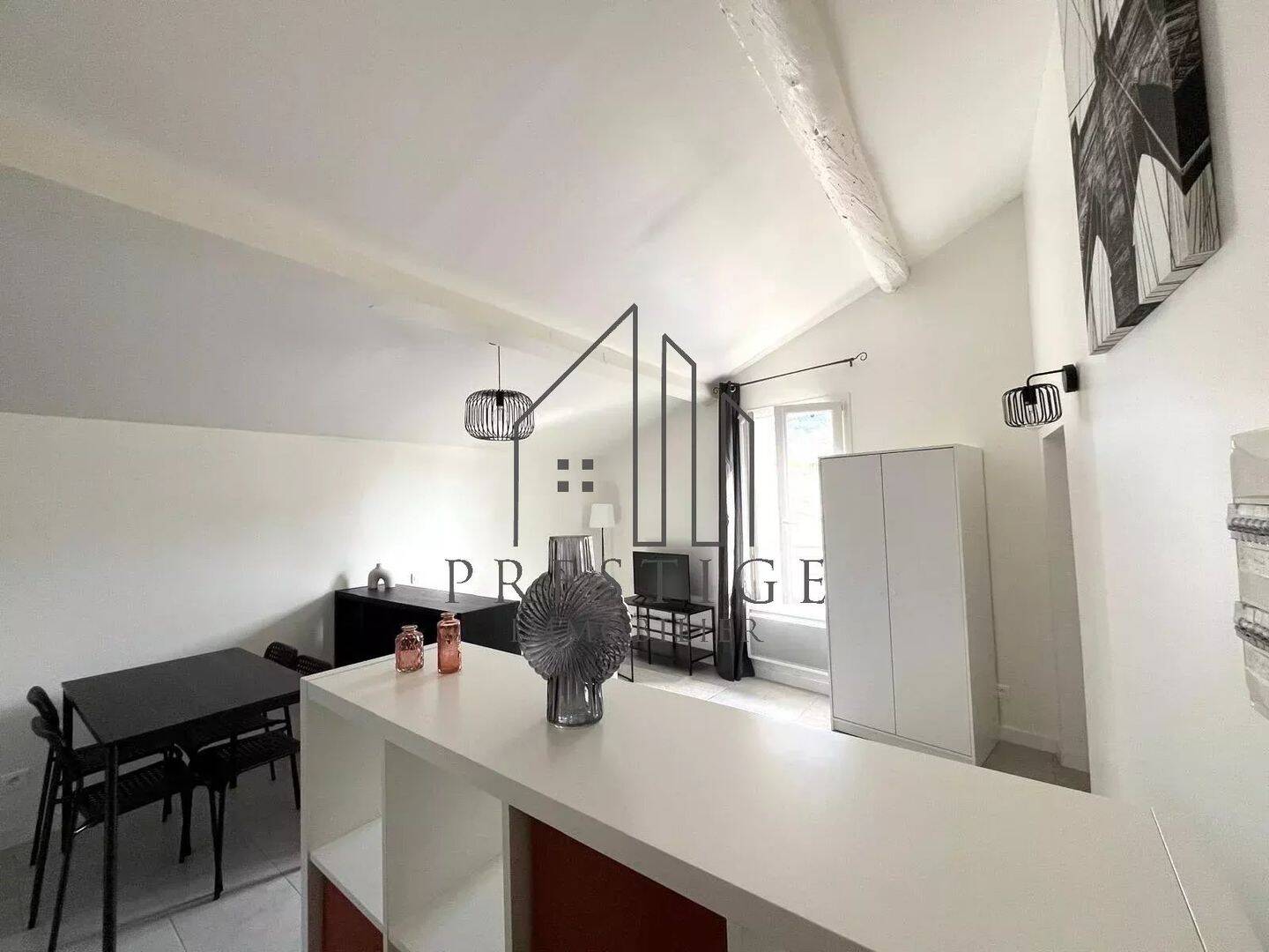 Appartement 1 pièce 27 m² · à Cuges-les-Pins · 27,1 m² · 580 €