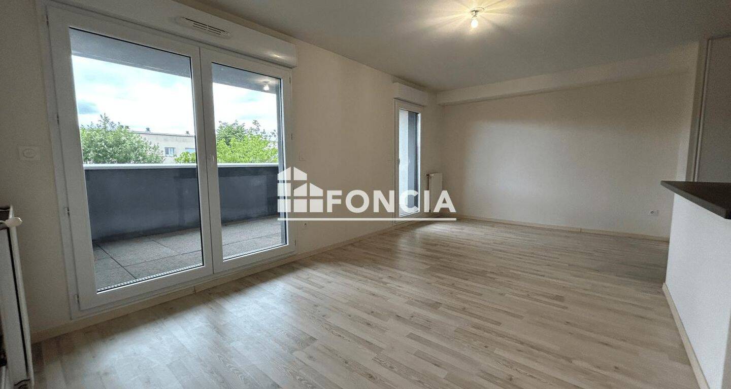 Appartement 3 pièces 66 m² · à Saint-Jacques-de-la-Lande · 65,5 m² · 863 €