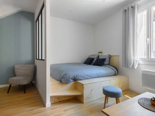 Appartement à louer 750 € 1 pièce 23 m² Étage 2/3 disponible dès maintenant Vieille Ville-Cativel Gardanne 13120