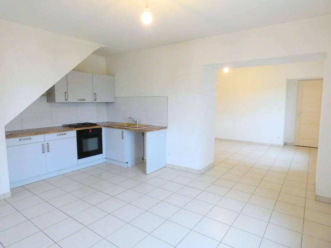 Maison 4 pièces 94 m² · à Saint-Genis-Laval · 94,3 m² · 950 €/mois