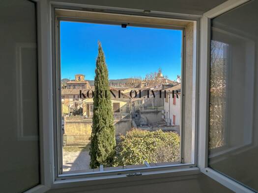 Appartement à vendre 160 000 € 3 pièces 2 chambres 58 m² Étage 3/3 Peyrolles-en-Provence 13860