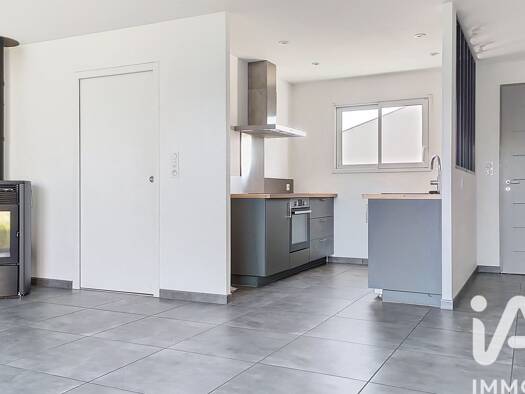 Maison de plain-pied à vendre 240 000 € 4 pièces 3 chambres 79 m² 341 m² de terrain Ferrières 17170