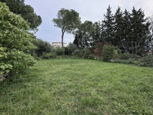 Terrain constructible viabilisé à vendre 170 000 € 500 m² de terrain Le Charrel-Camp Major-Saint Mître Aubagne 13400