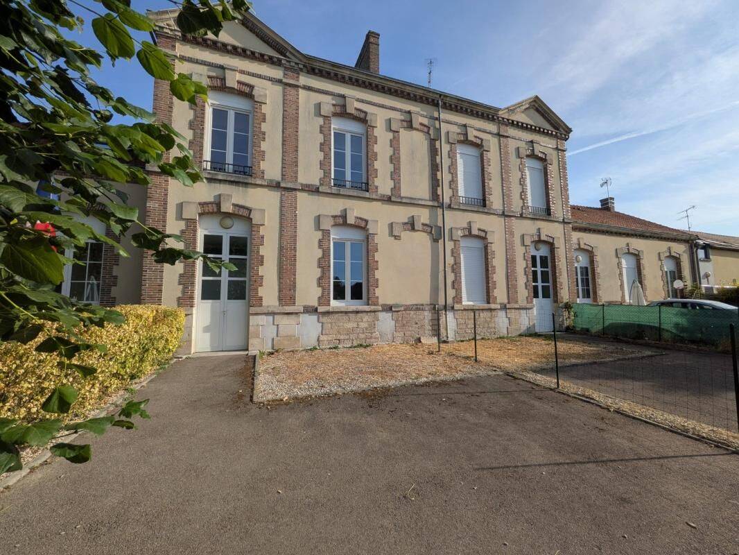 Appartement 5 pièces 121 m² · à Saint-Just-Sauvage · 121 m² · 702 €/mois