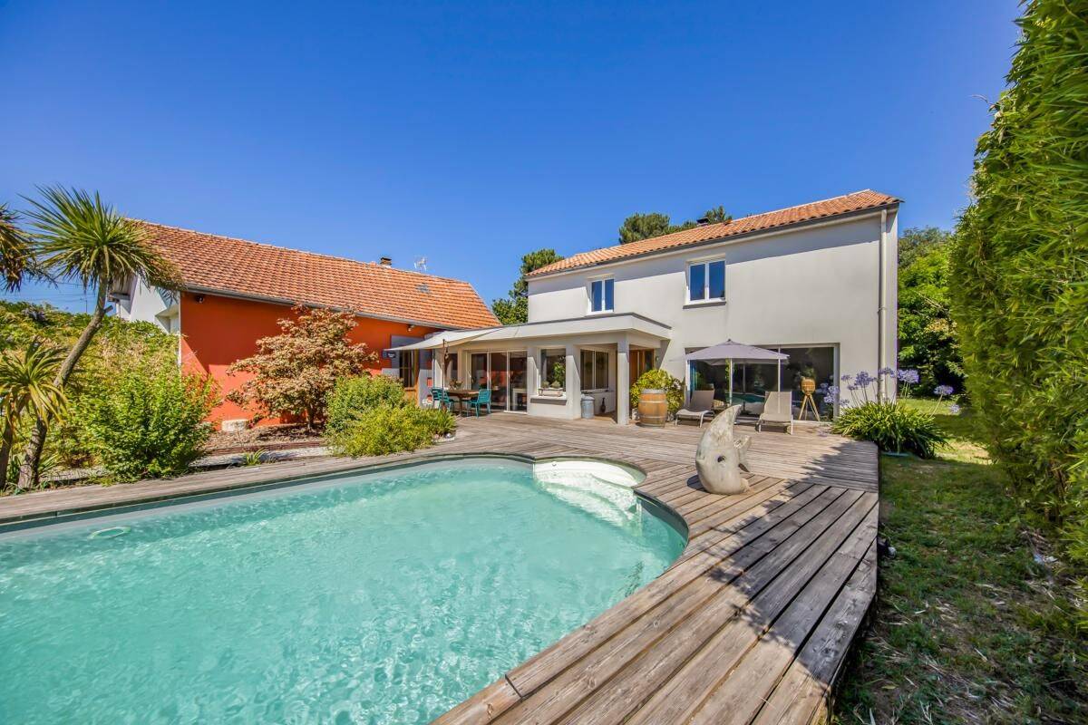 Maison 10 pièces 235 m² · à Pessac · 235 m² · 899 000 €