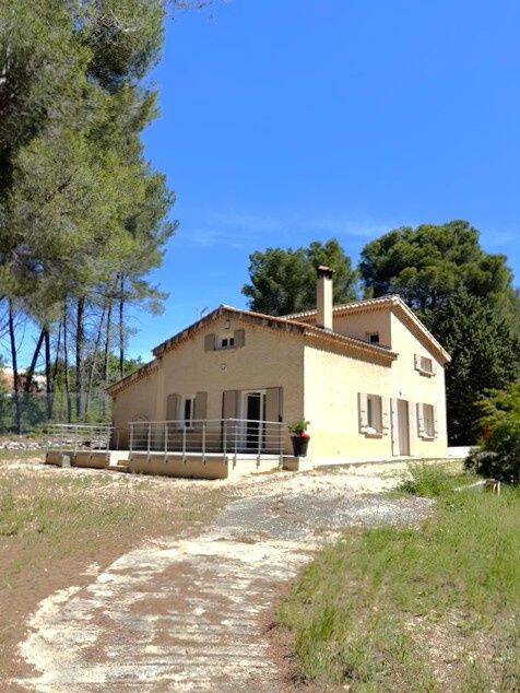 Maison 5 pièces 107 m² · à Éguilles · 106,5 m² · 2 050 €