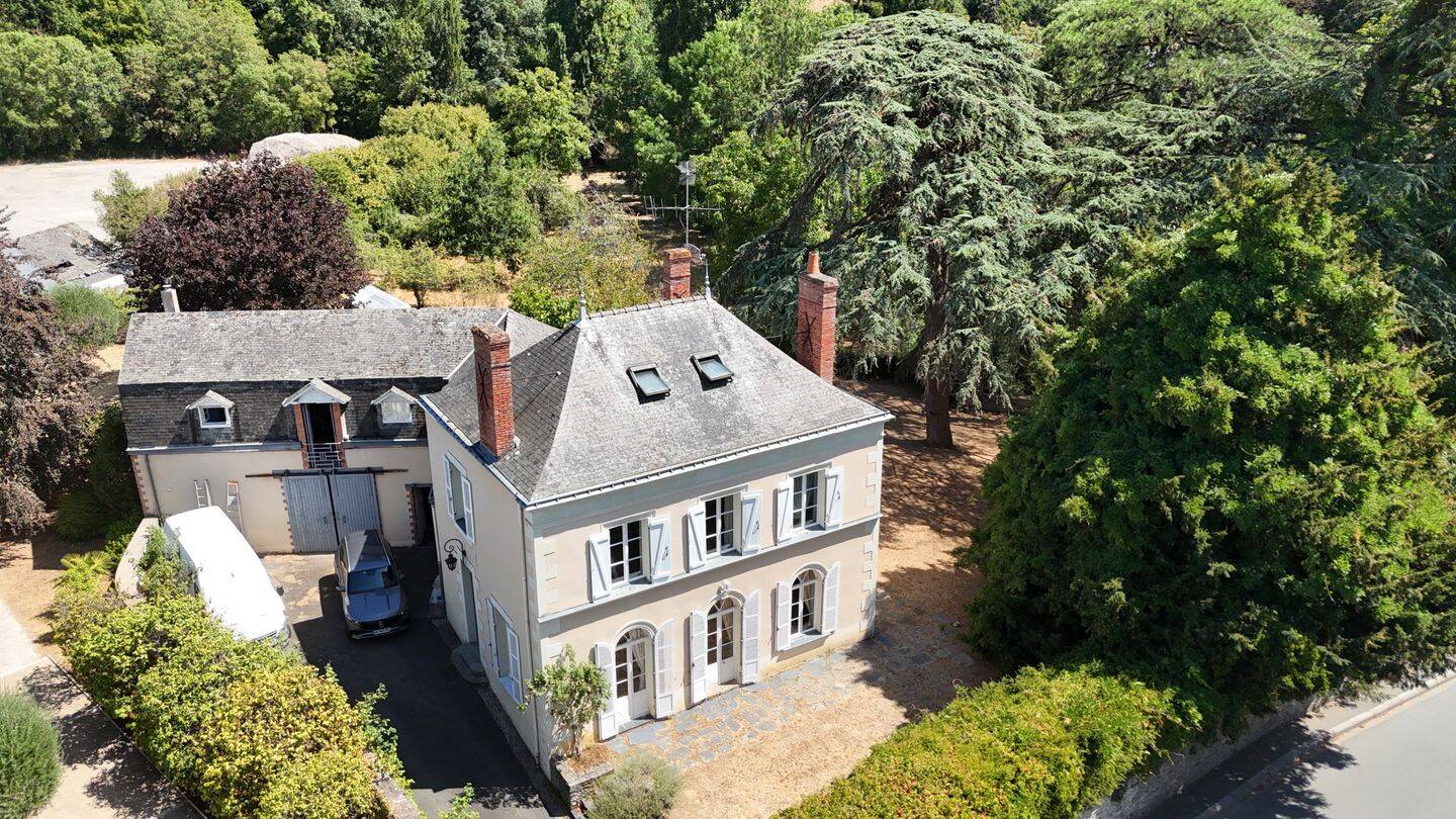 Maison 7 pièces 214 m² · à Segré-en-Anjou Bleu · 214 m² · 645 000 €