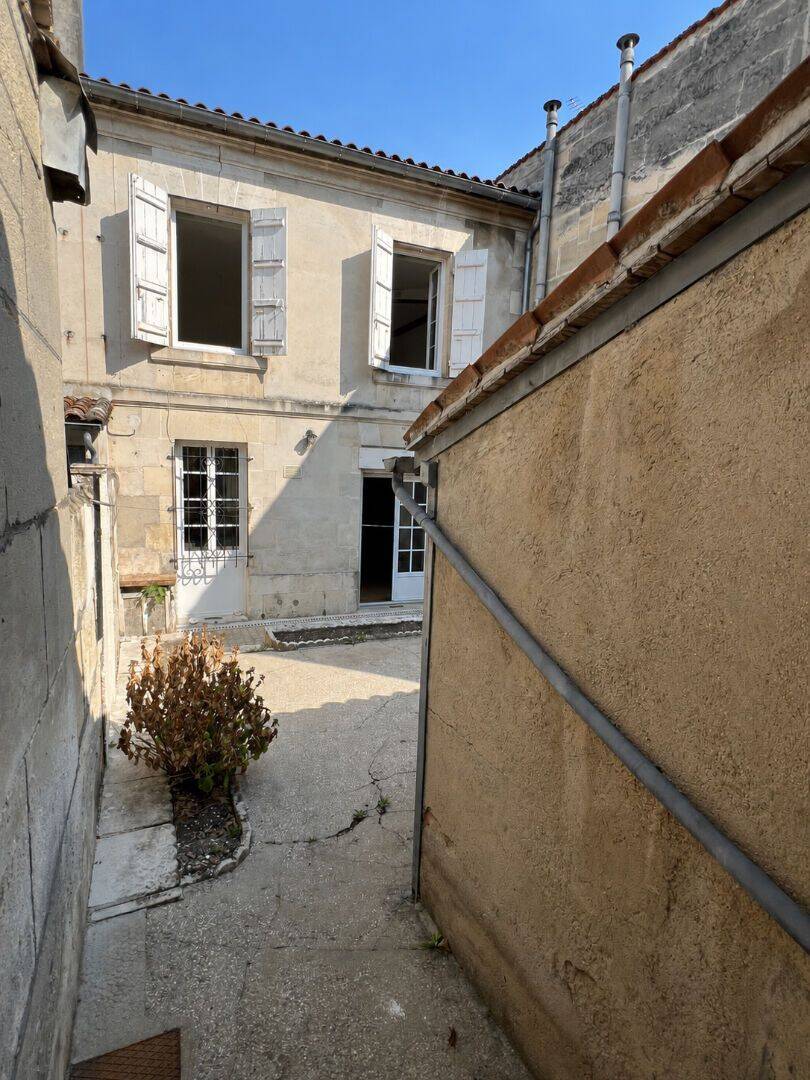 Maison 6 pièces 148 m² · à Cognac · 147,9 m² · 975 €/mois