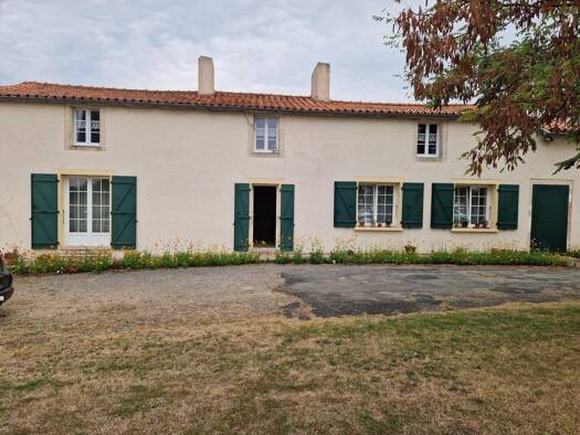 Maison à vendre 229 000 € 7 pièces 4 chambres 157 m² 2 500 m² de terrain Mouzeuil-Saint-Martin 85370