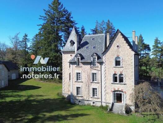 Maison à vendre 625 000 € 20 pièces 11 chambres 550 m² 17 600 m² de terrain Albaret-Sainte-Marie 48200