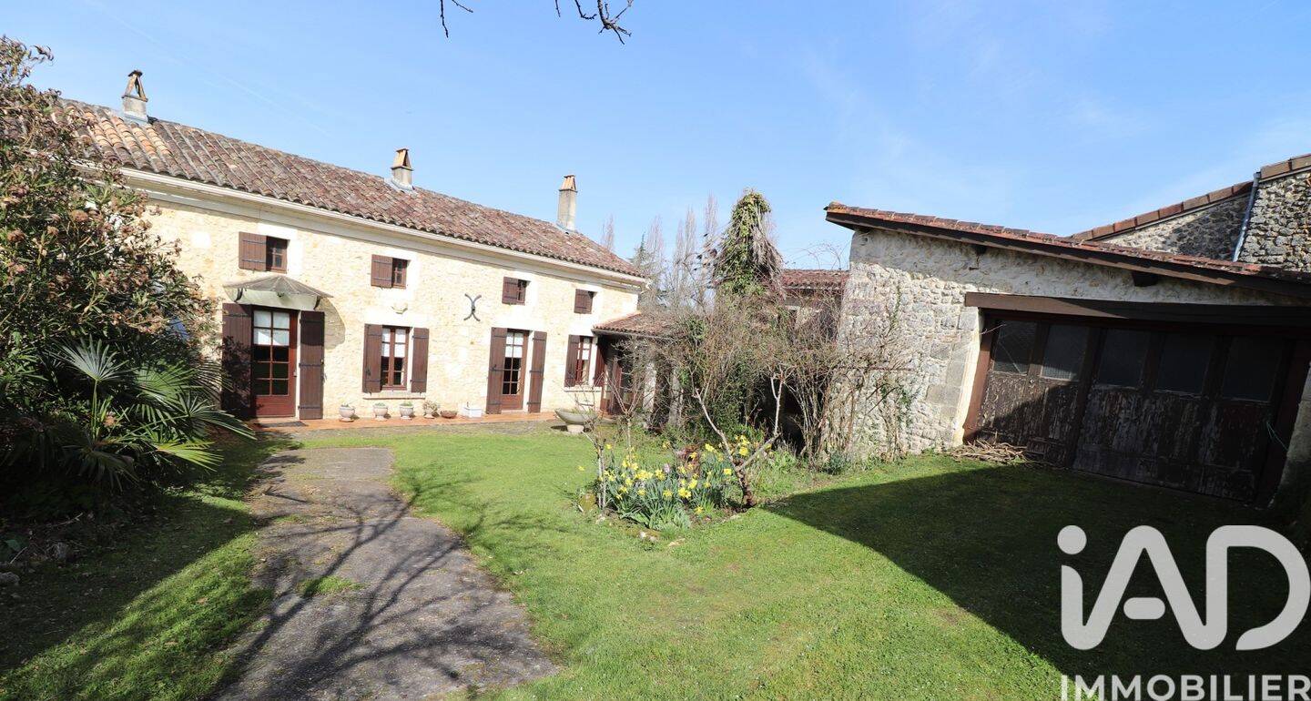 Maison 8 pièces 137 m² · à Montguyon · 137,2 m² · 155 000 €