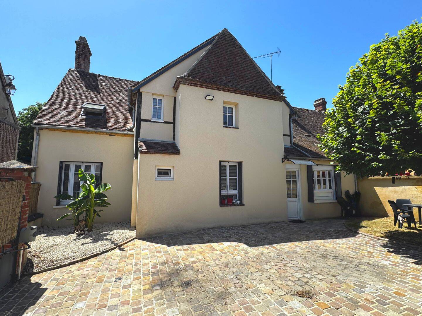 Maison 5 pièces 131 m² · à Châteauneuf-en-Thymerais · 131 m² · 262 000 €