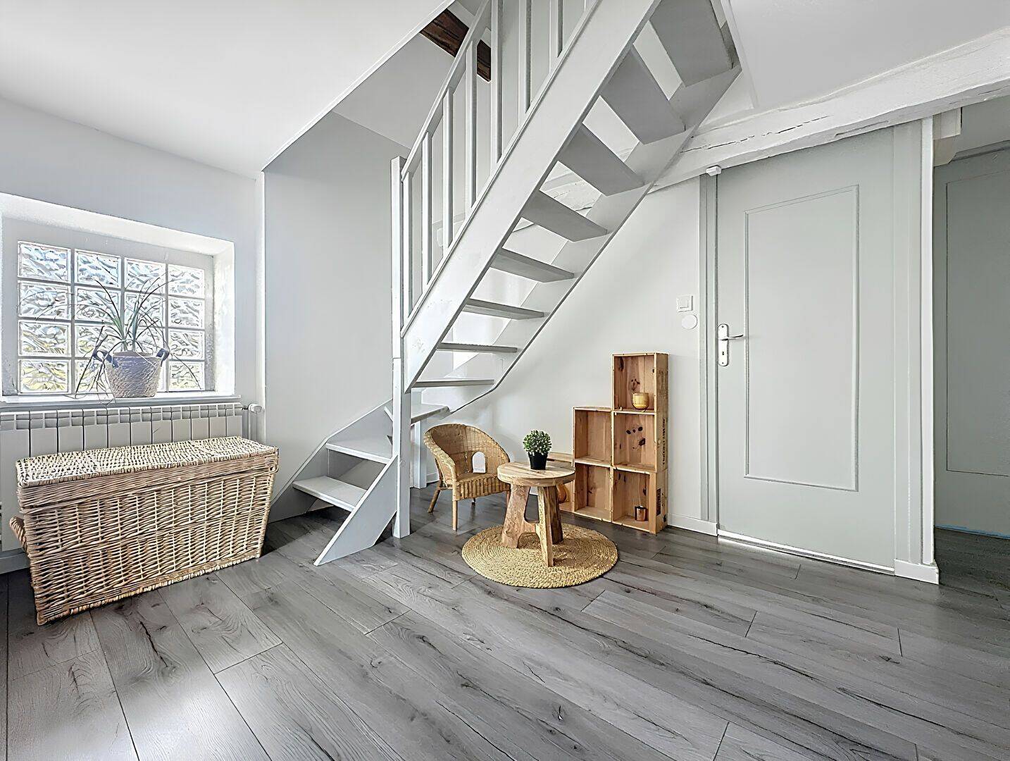 Maison rénovée avec dépendances. — 8