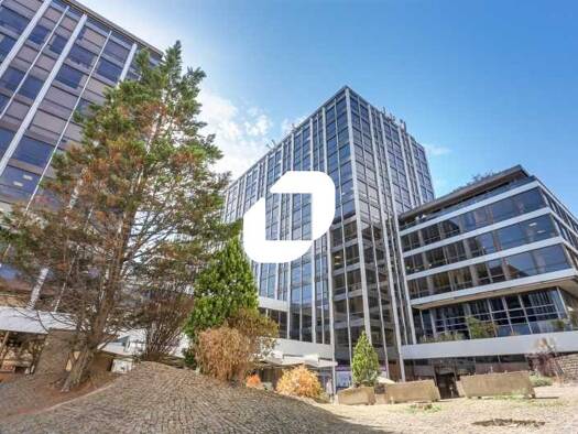 Local d'activités à louer 16 667 € 730 m² d'espace de stockage divisible Centre Saint-Cloud 92210