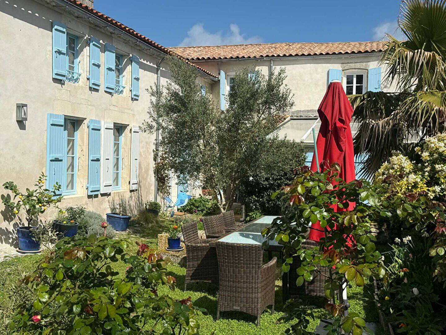 Maison 8 pièces 233 m² · à L'Éguille · 233 m² · 159 500 €