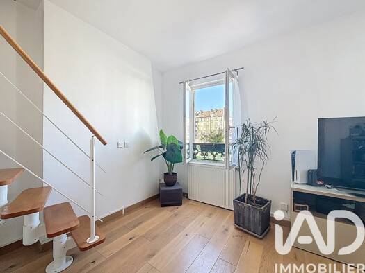 Duplex à vendre 429 000 € 3 pièces 2 chambres 73 m² Étage 4/4 Bordeaux Victor Hugo Charenton-le-Pont 94220