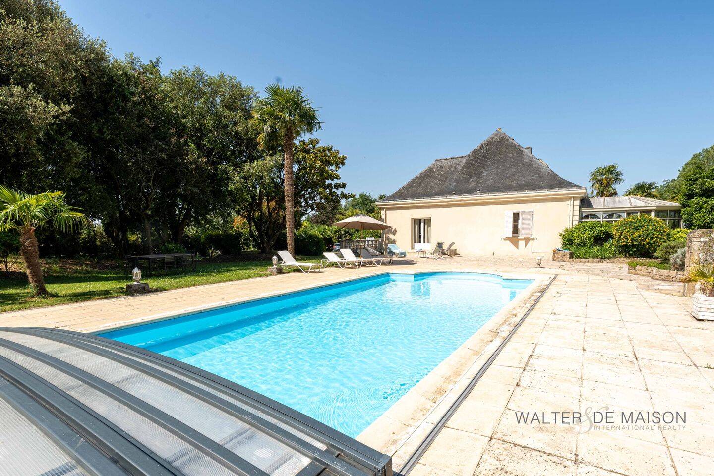 Maison 8 pièces 236 m² · à Mauves-sur-Loire · 236 m² · 688 000 €