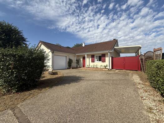 Maison de plain-pied à vendre 248 000 € 4 pièces 3 chambres 109 m² 533 m² de terrain Saint-Pavace 72190