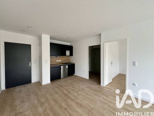 Appartement à louer 850 € 2 pièces 1 chambre 43 m² Étage 1/3 Bezannes 51430