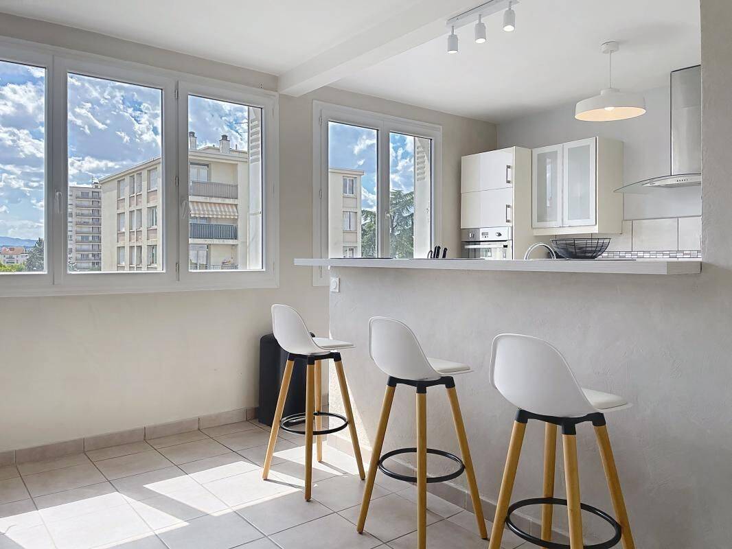 Appartement 4 pièces 73 m² · à Vénissieux · 73 m² · 1 270 €