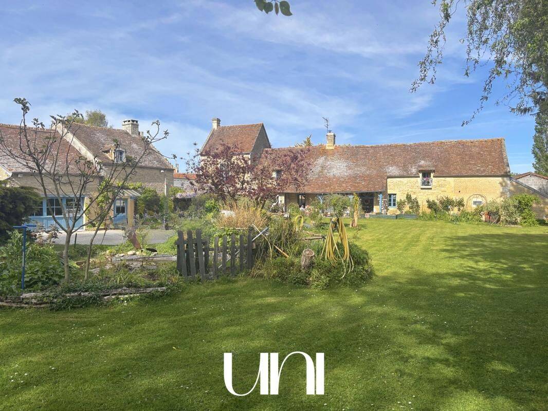 Maison 8 pièces 373 m² · à Valambray · 373 m² · 499 000 €