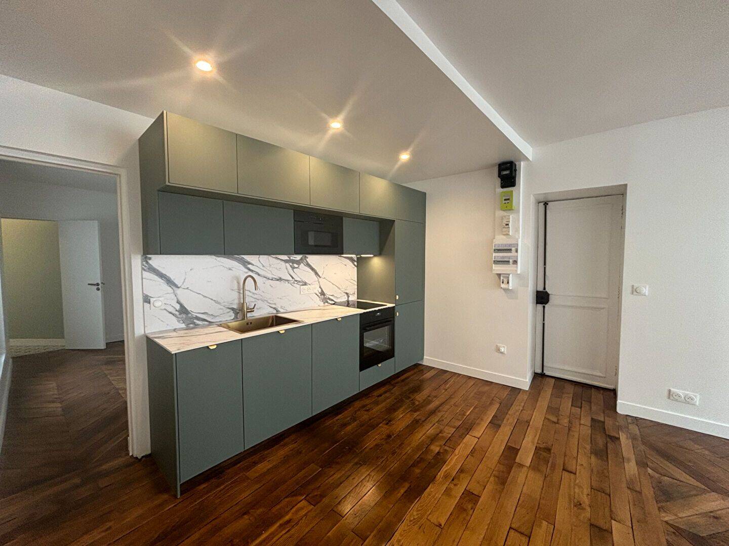 Appartement 3 pièces 53 m² · à Paris 10ème Arrondissement · 53,1 m² · 2 000 €