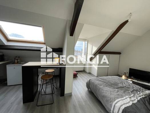 Appartement à louer 330 € 1 pièce 25,7 m² Étage 4/3 dès le 17/05/2026 Centre Ancien Rodez 12000