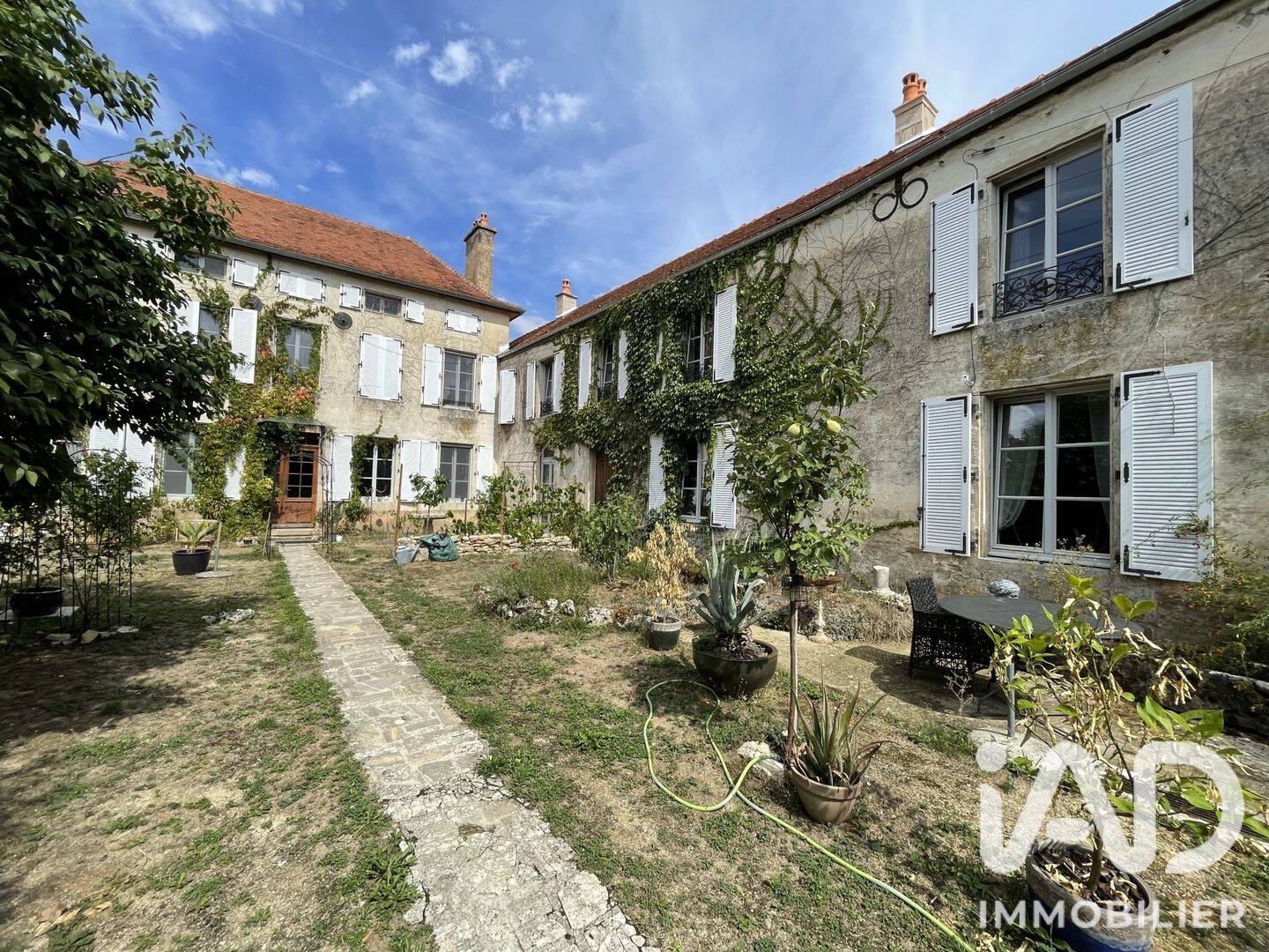 Maison 19 pièces 340 m² · à Chamesson · 340 m² · 460 000 €