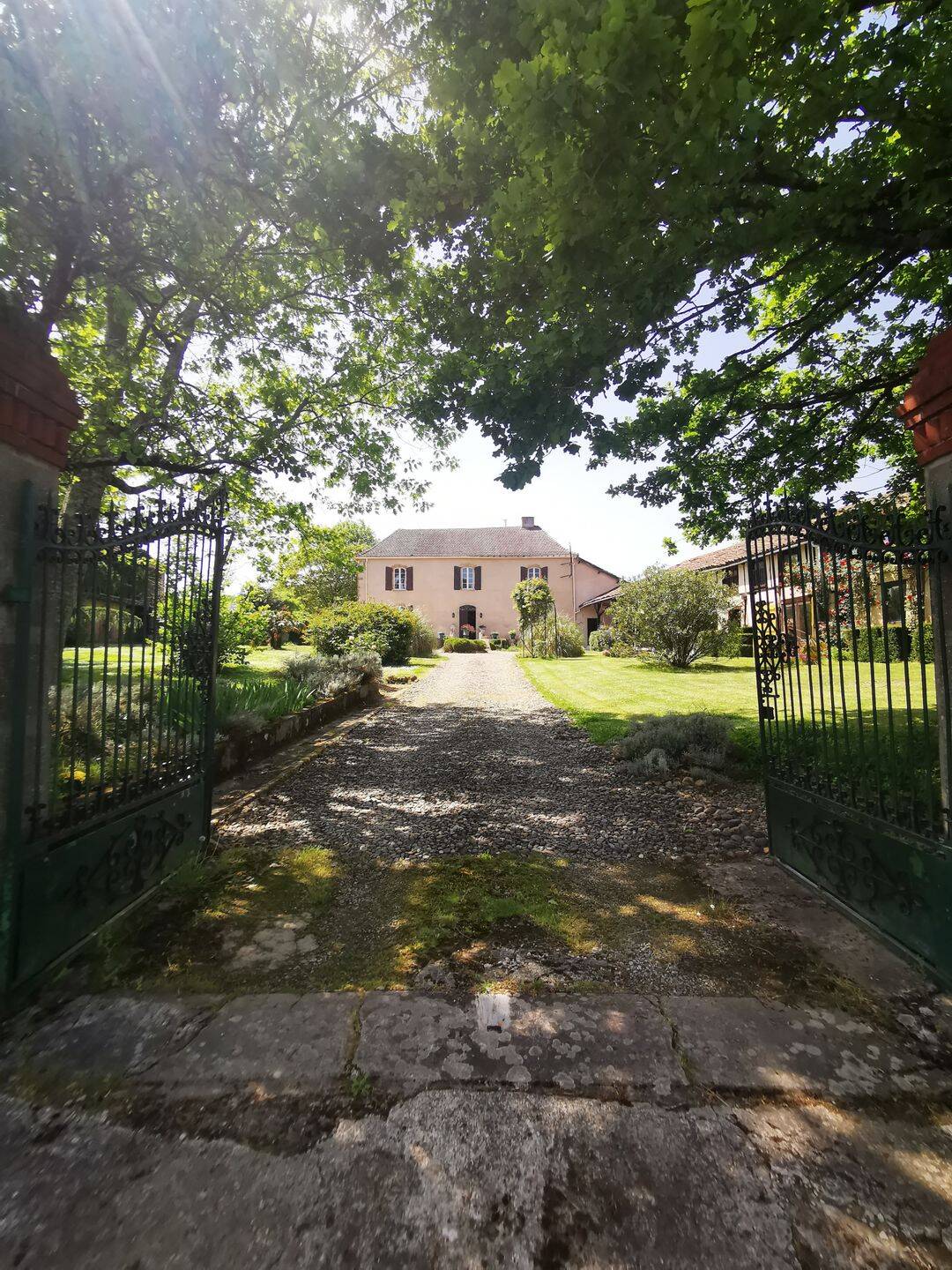 Maison 15 pièces 560 m² · à Ladevèze-Rivière · 560 m² · 620 000 €