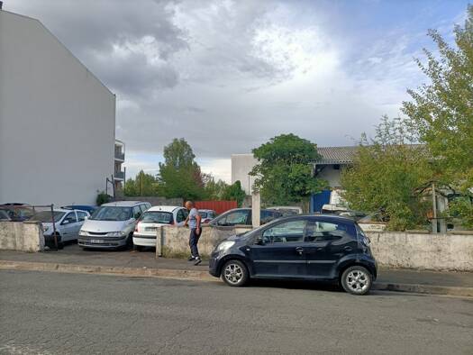 Terrain à vendre 2 120 000 € 1 996 m² de terrain Cenon 33150