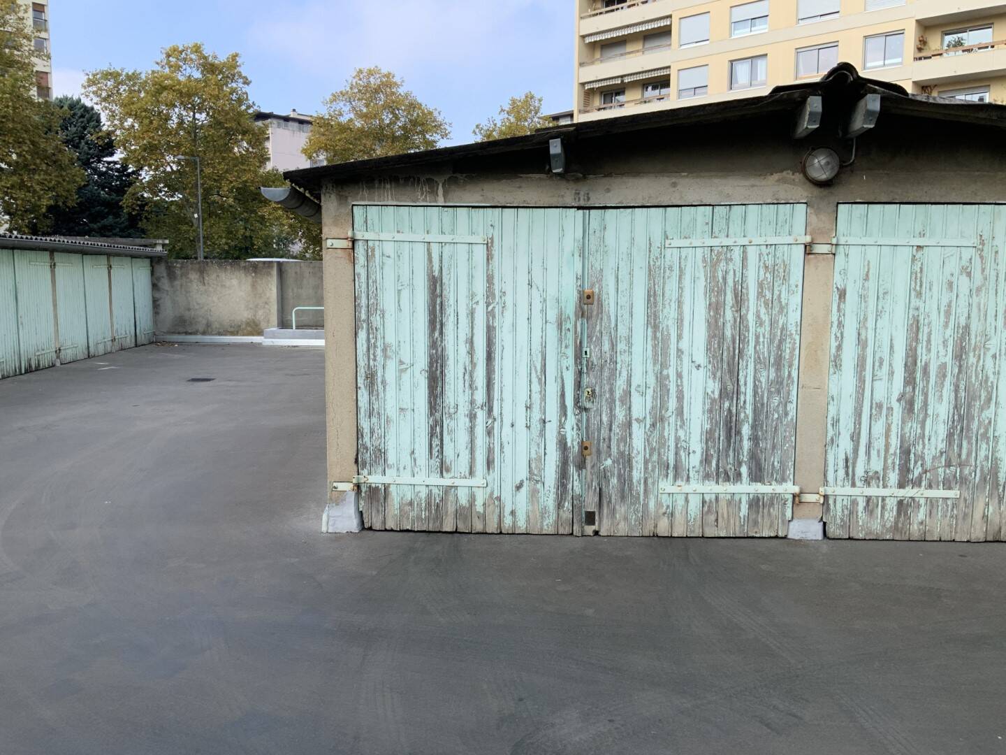 Lyon 4ème, rue Philippe de Lassalle, grand box fermé