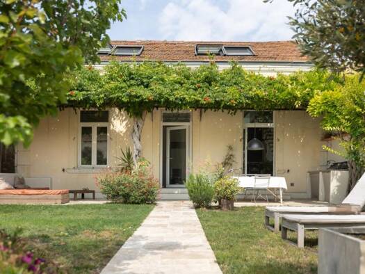 Maison à vendre 575 000 € 5 pièces 4 chambres 140 m² 331 m² de terrain Mouleyrès Arles 13200