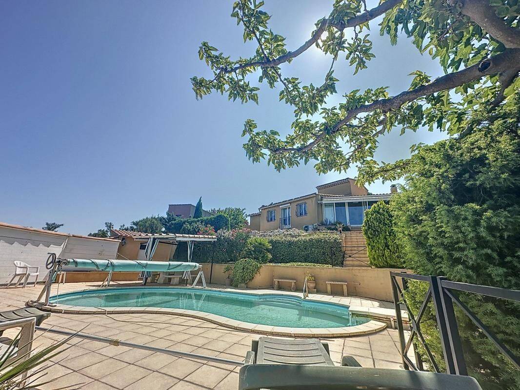 Maison 8 pièces 223 m² · à Rochefort-du-Gard · 223 m² · 549 000 €