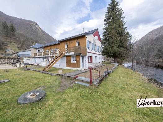 Maison à vendre 399 000 € 15 pièces 8 chambres 300 m² 1 867 m² de terrain Ustou 09140