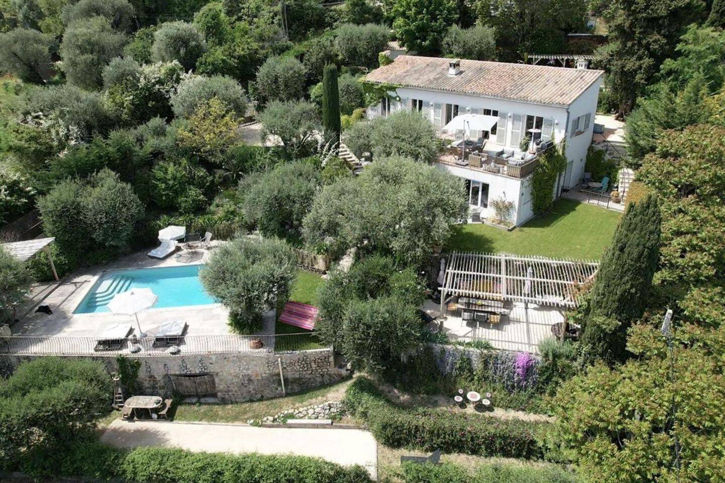 Maison 8 pièces 237 m² · à Grasse · 237 m² · 1 695 000 €