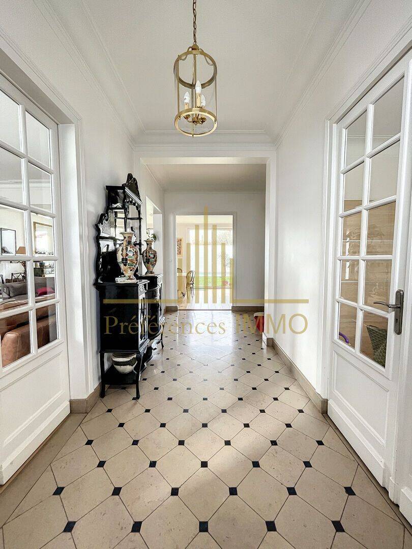 Maison 8 pièces 240 m² · à Bordeaux · 240 m² · 1 370 000 €