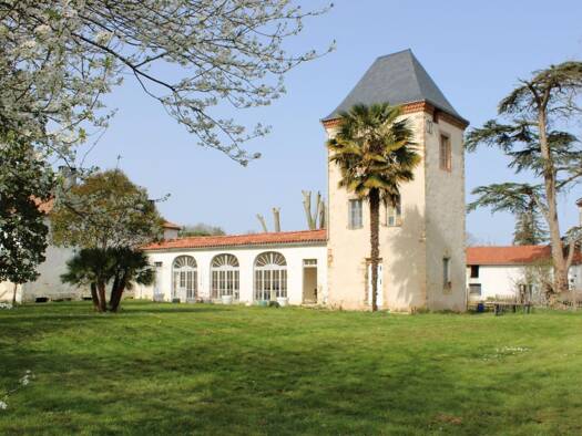 Maison à vendre 379 000 € 10 pièces 4 chambres 350 m² 8 911 m² de terrain Nogaro 32110