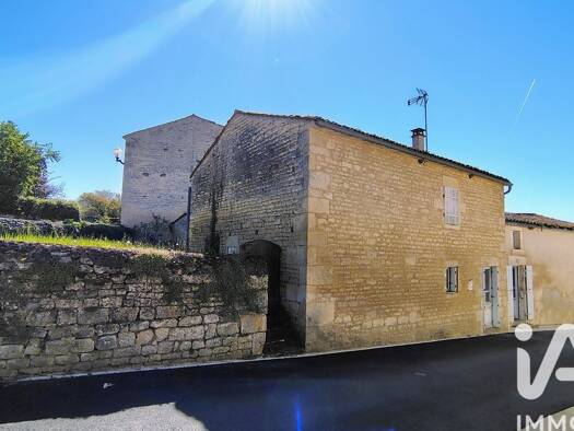 Maison à vendre 55 000 € 4 pièces 2 chambres 94 m² 387 m² de terrain Rives-d'Autise 85240