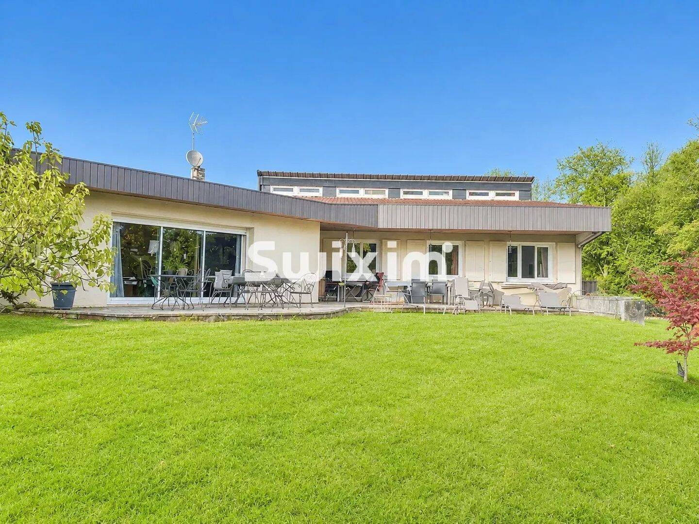 Maison 5 pièces 210 m² · à Bletterans · 210 m² · 290 000 €